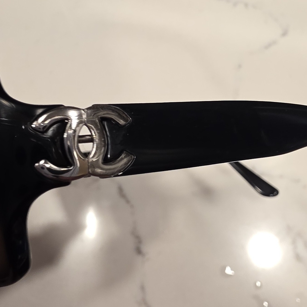 Vintage CHANEL Black Sunglasses ***No Case*** - Picture 4 of 4